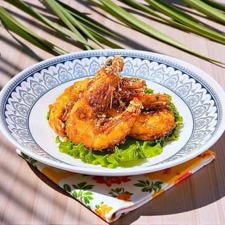 #1 Garlic Prawns (Goong Kratiem) กุ้งกระเทียม